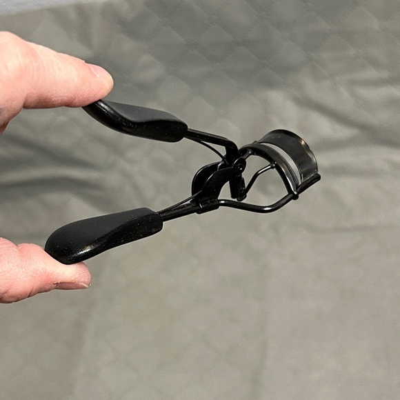 Black Eyelash Curler - Picture 9 of 14
